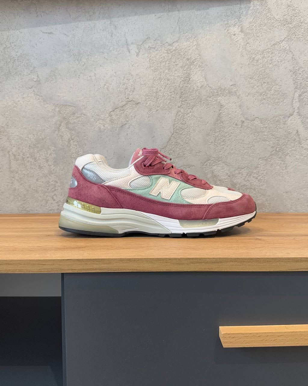 New Balance 992 Kith “Kithmas Burgundy White”