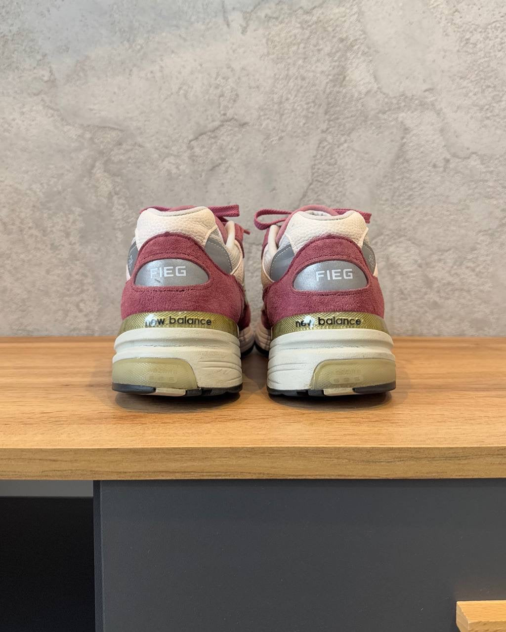 New Balance 992 Kith “Kithmas Burgundy White”