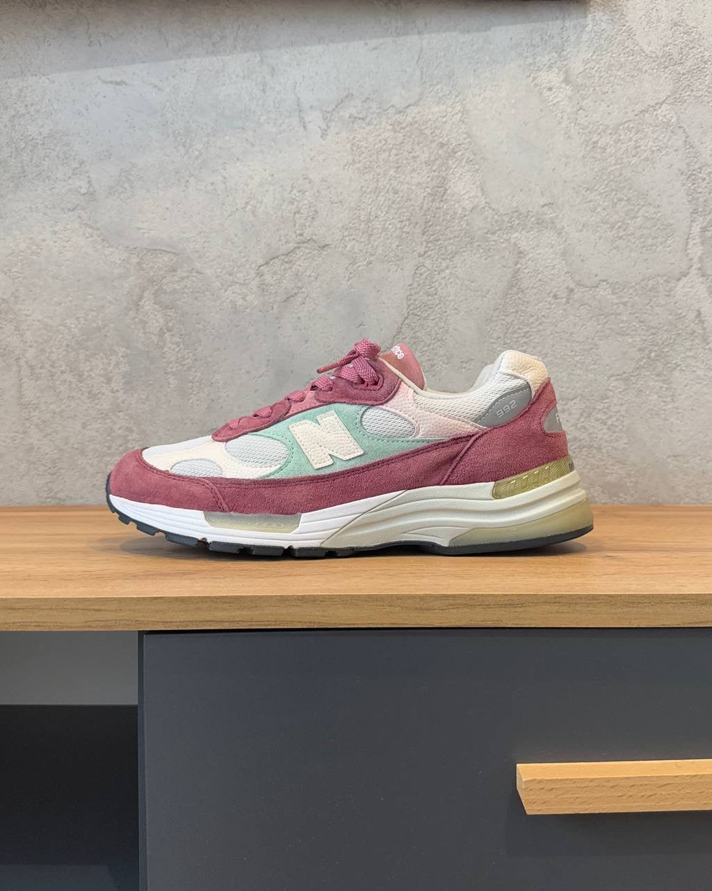 New Balance 992 Kith “Kithmas Burgundy White”