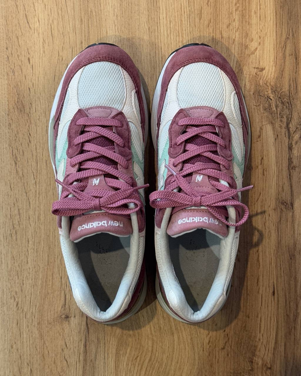 New Balance 992 Kith “Kithmas Burgundy White”